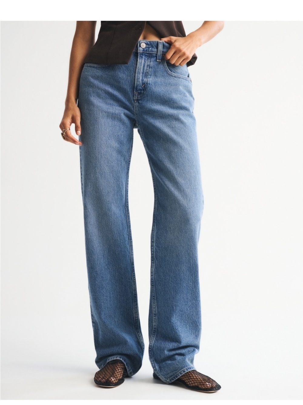 Abercrombie & Fitch The 90s Relaxed Jean High Rise Size 26R in Distressed Medium